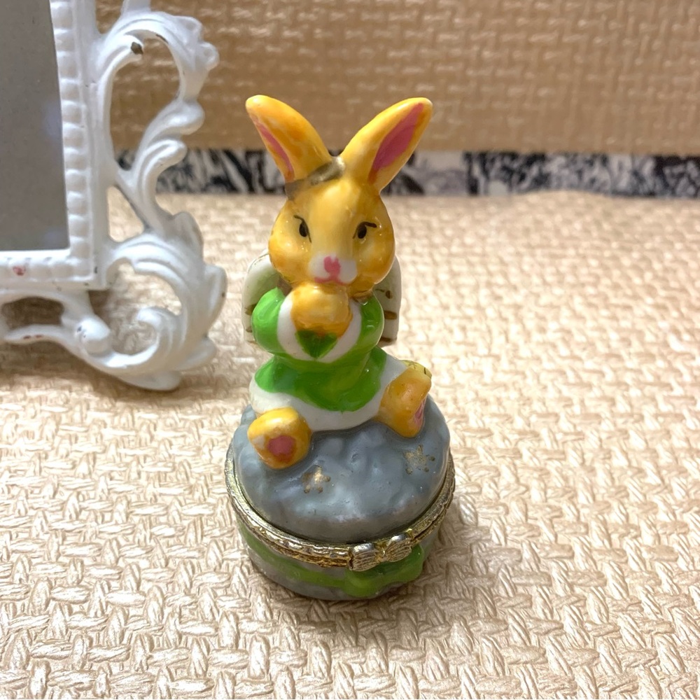 VTG Angel Bunny Trinket box